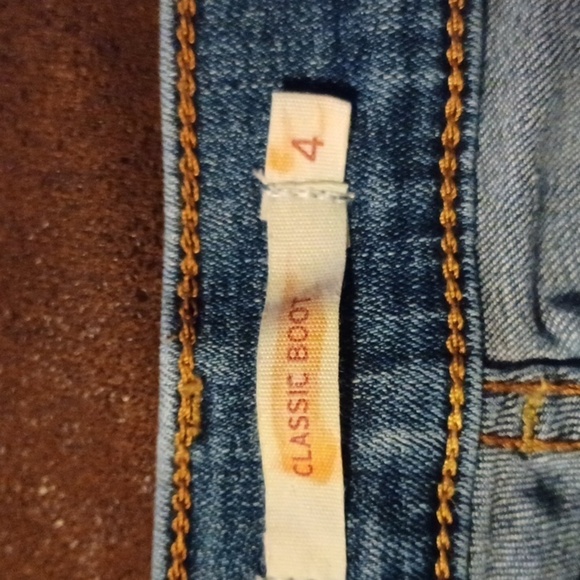 Levi's women  Jeans size 4, 27x32. CLASSIC BOOT CUT. SEE MEASURMENTS. - Picture 2 of 7
